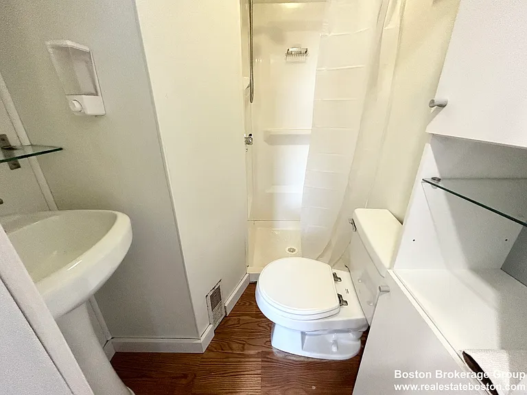 105 Buttonwood St #3 — Photo 6