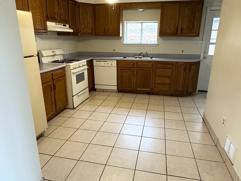 1210 Evans Ave #1 — Photo 2