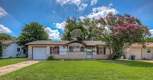 820 Collin Dr Photo 1