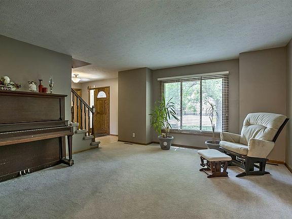 2nd image of 14924 Burt Dr