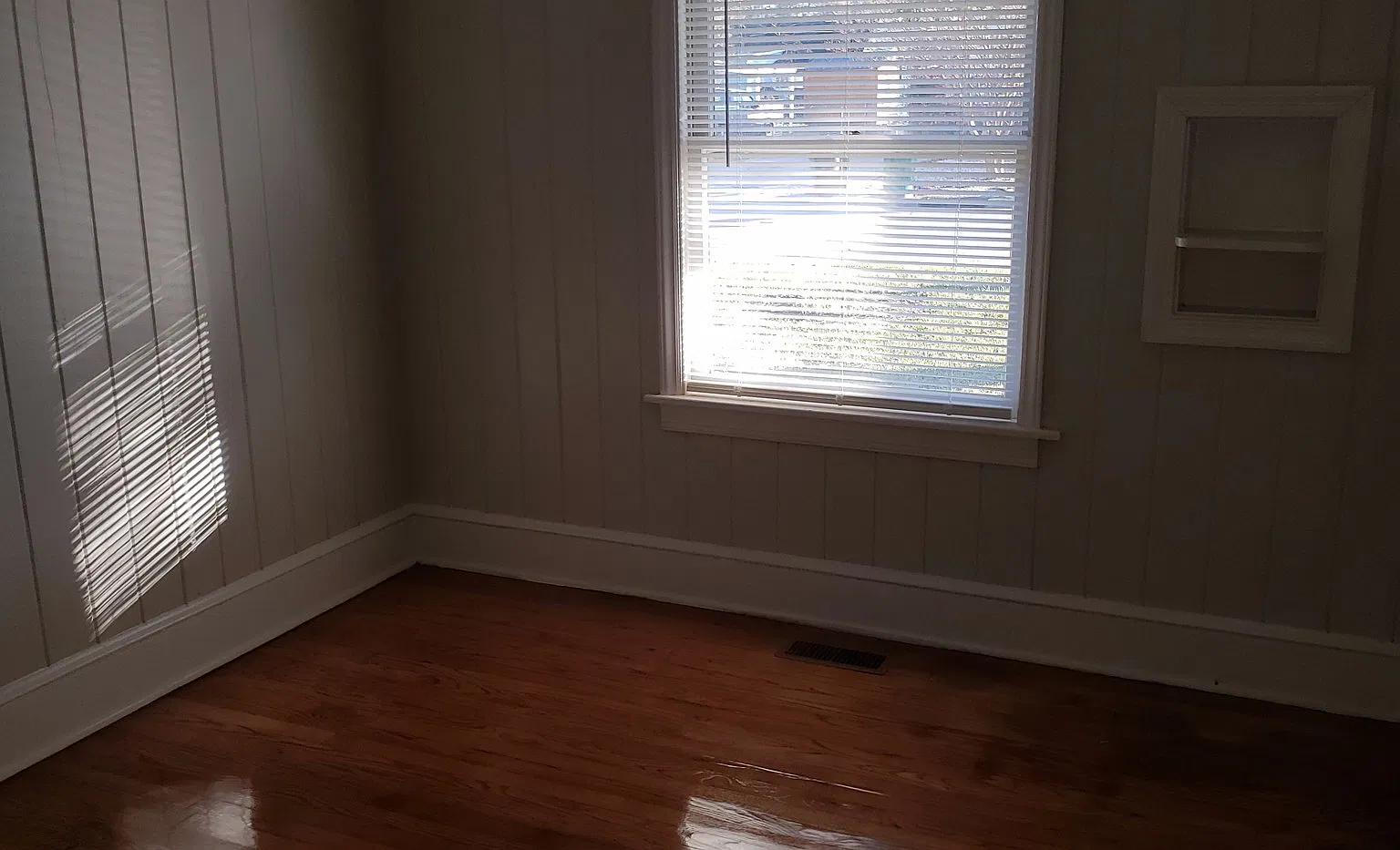 3 Bedroom 1 Bath Home in Godwin Heights — Photo 4