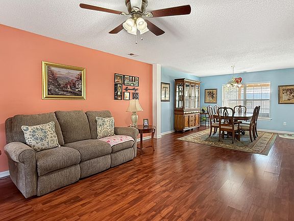 3rd image of 310 Cohen Cir