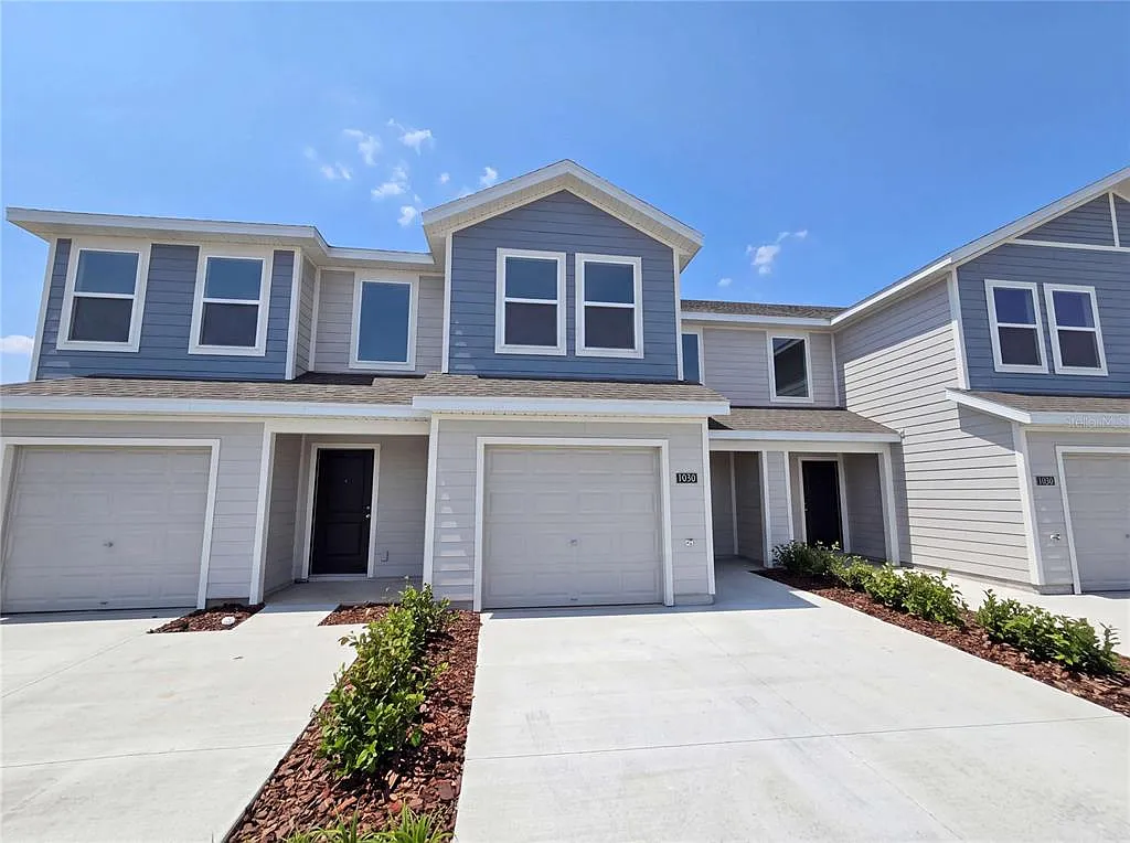 3 bed, 2.5 bath, 1378 sqft, $1,800 — Photo 1