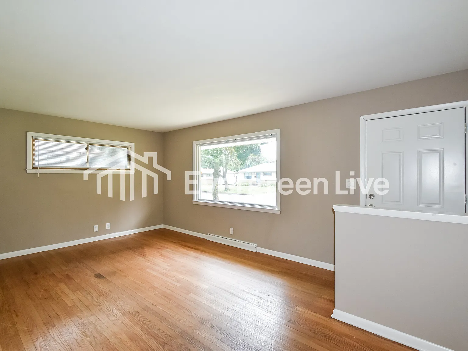 3 bed, 1.0 bath, 1019 sqft, $1,645 — Photo 3
