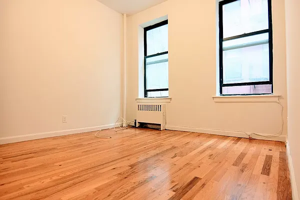 Rented by HOLTON REAL ESTATE INC. | media 22