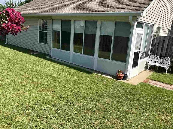 4th image of 305 Mirabelle Dr