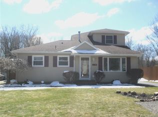 4615 Tomaka Dr, Hamburg, NY 14075