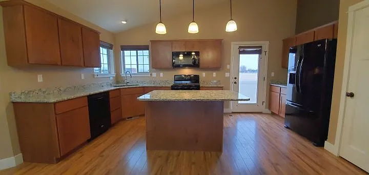 1115 Wilderness Dr — Photo 2