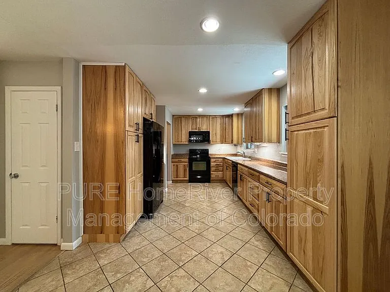 2255 S Clermont St — Photo 8