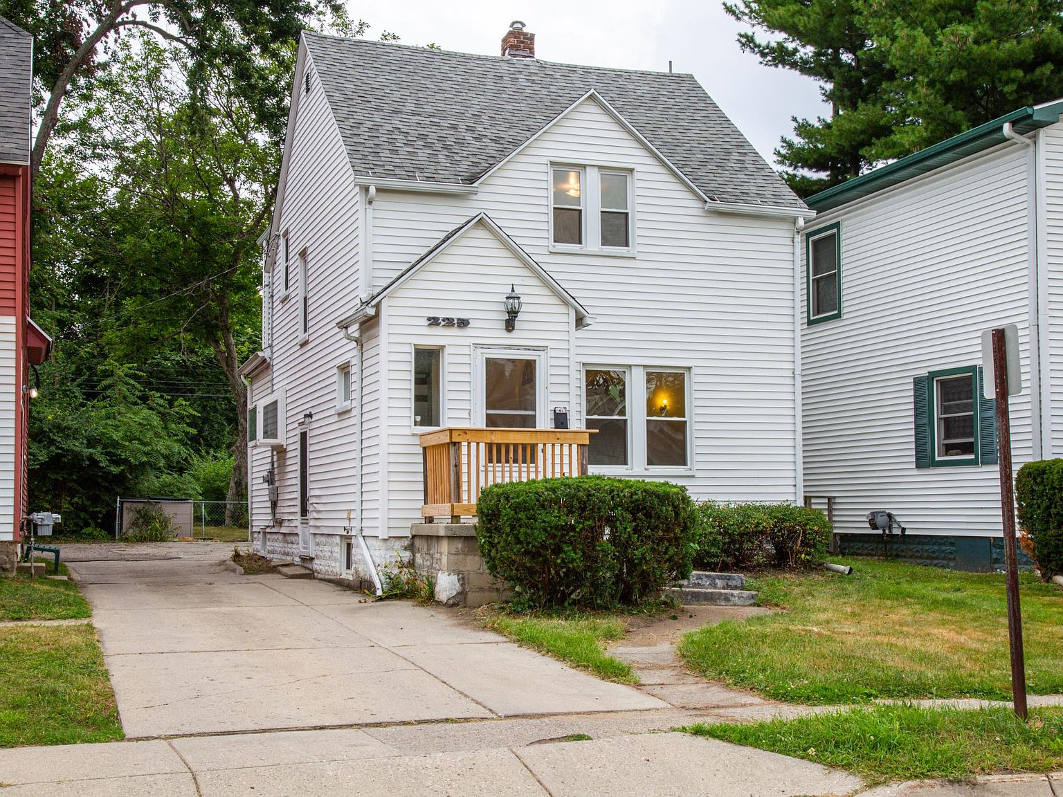 225 Gunson St, East Lansing, MI 48823 Zillow