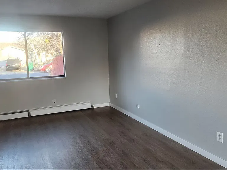 523 1/2 Gardner Way — Photo 2