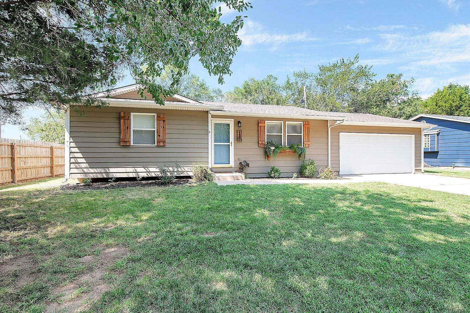 219 S Crocker St, Colwich, KS 67030 Zillow