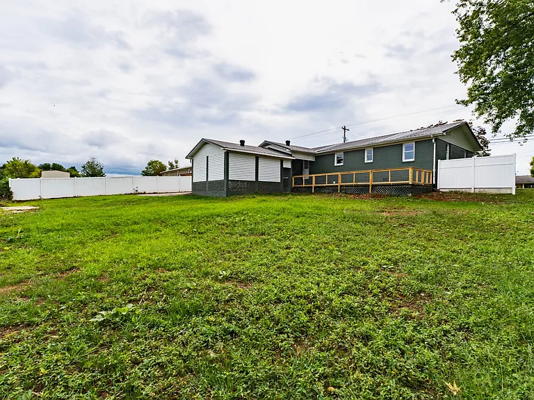 212 Couch St — Photo 11