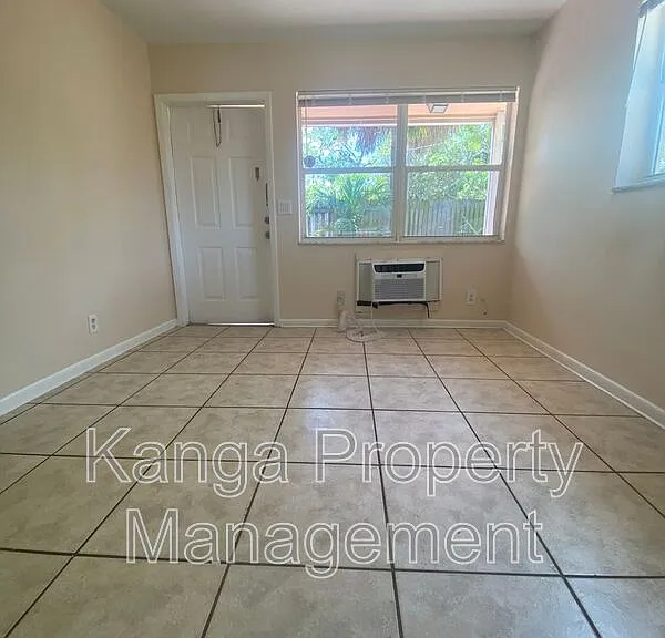 1217 S North St #4 — Photo 2