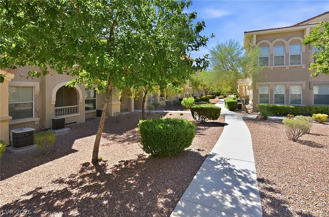 1 bed, 1.0 bath, 799 sqft, $1,450 — Photo 1