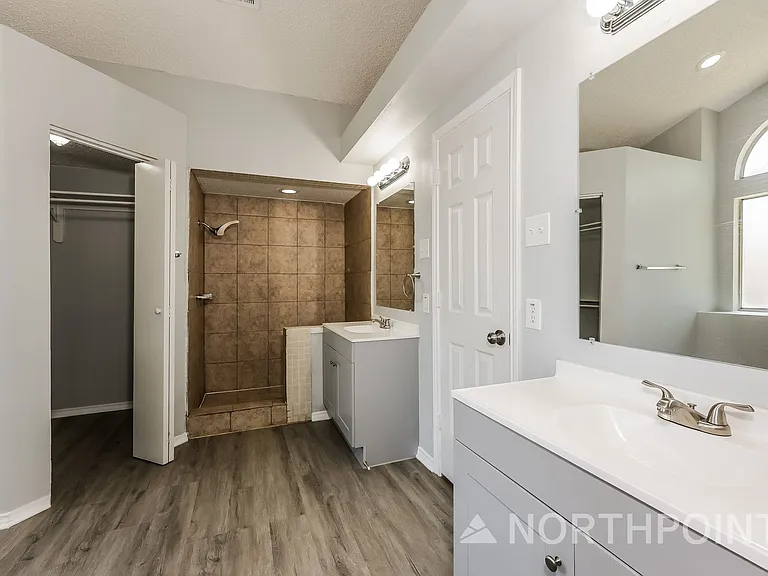 404 Derby Ln — Photo 10