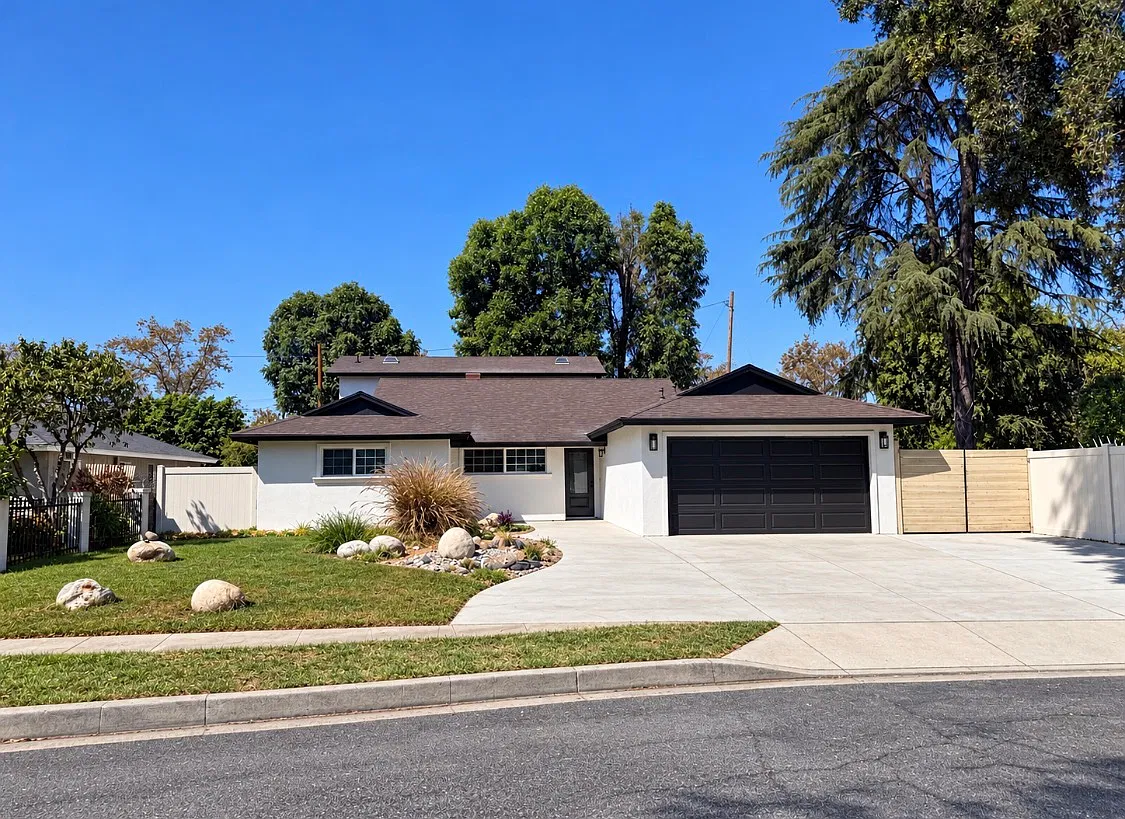 5 bed, 3045 sqft, $2,000 — Photo 1