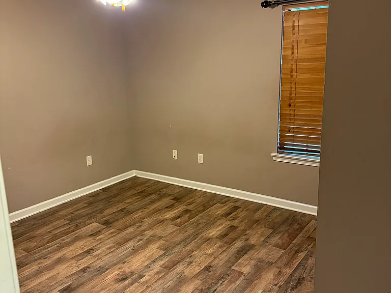 1845 Arden Ln — Photo 13