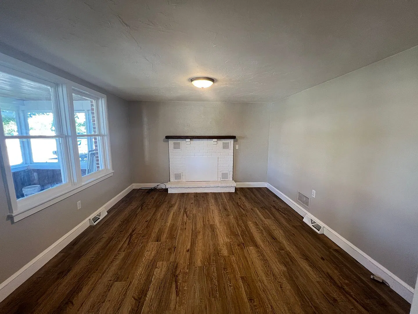 Newly Renovated 3 Bedroom Home — Photo 3