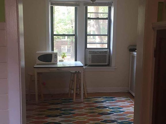 4th image of 2325 W Ainslie St APT 1