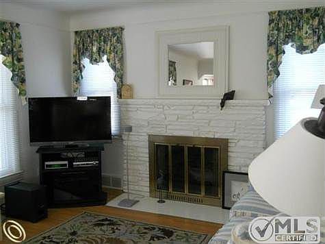 22620 manor 020 (Small).jpg