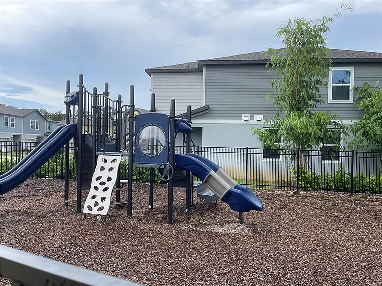 732 Legacy Dr — Photo 29