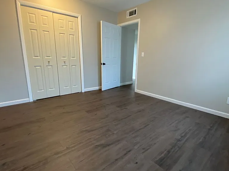 170 Westmount Dr — Photo 12