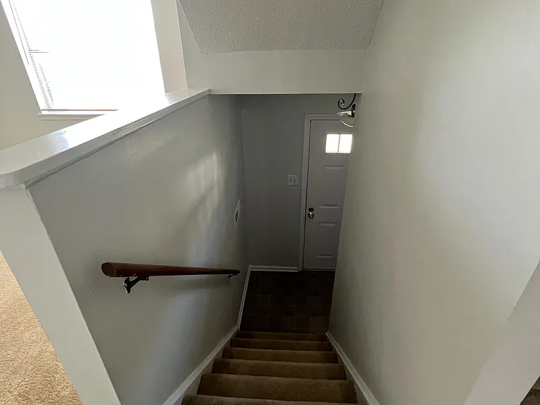 first level steps from entry way to main level
