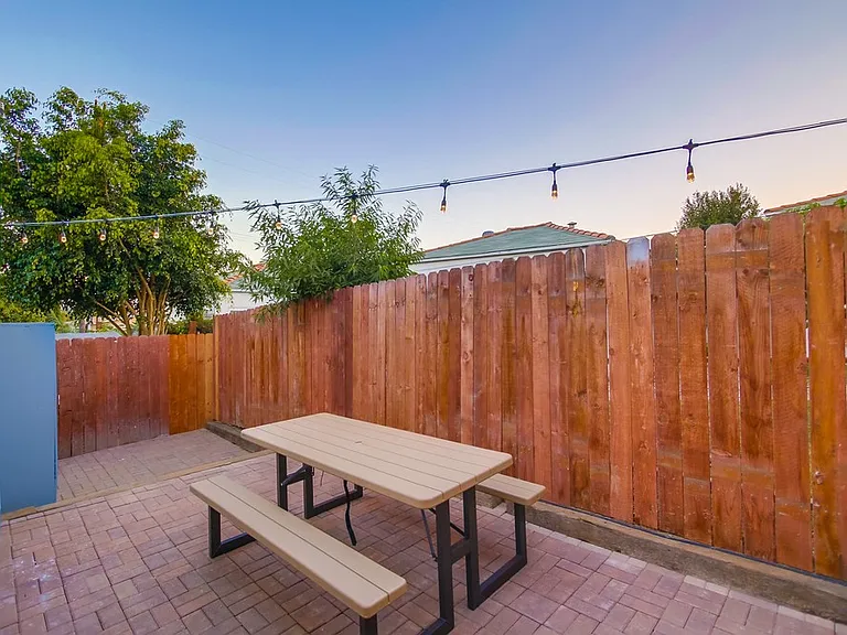 2489 J St — Photo 22