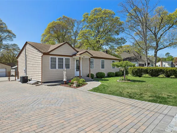140 Poplar Street, Central Islip, NY 11722