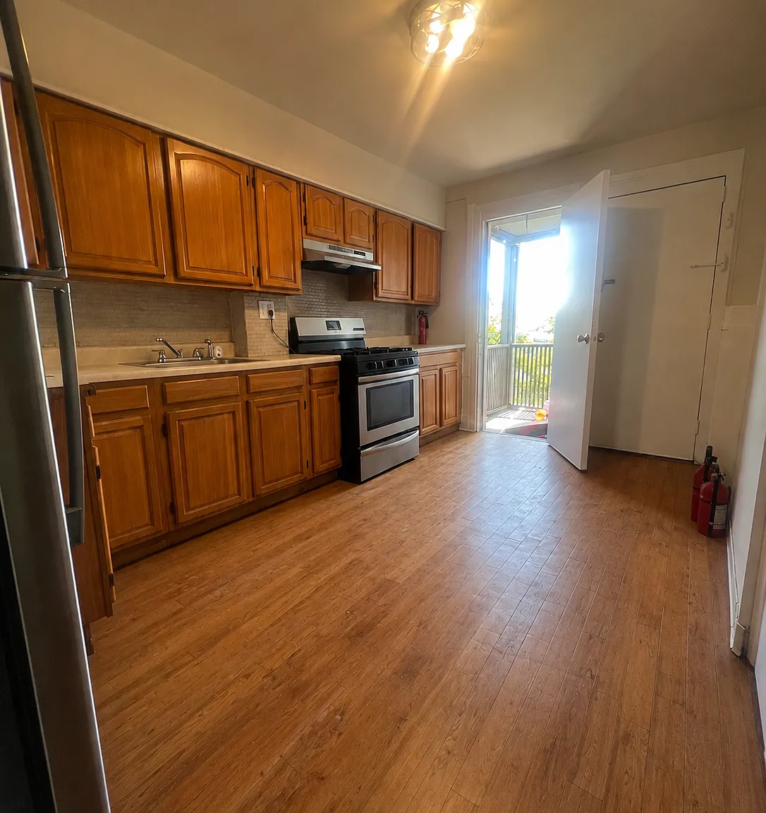 4 bed, 1100 sqft, $2,650 — Photo 1