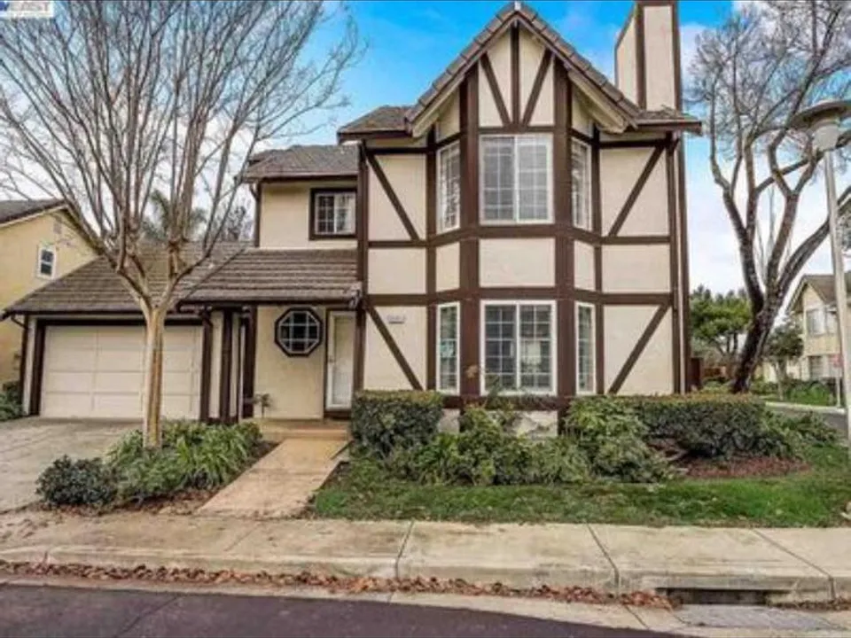 5451 Alamo Ter