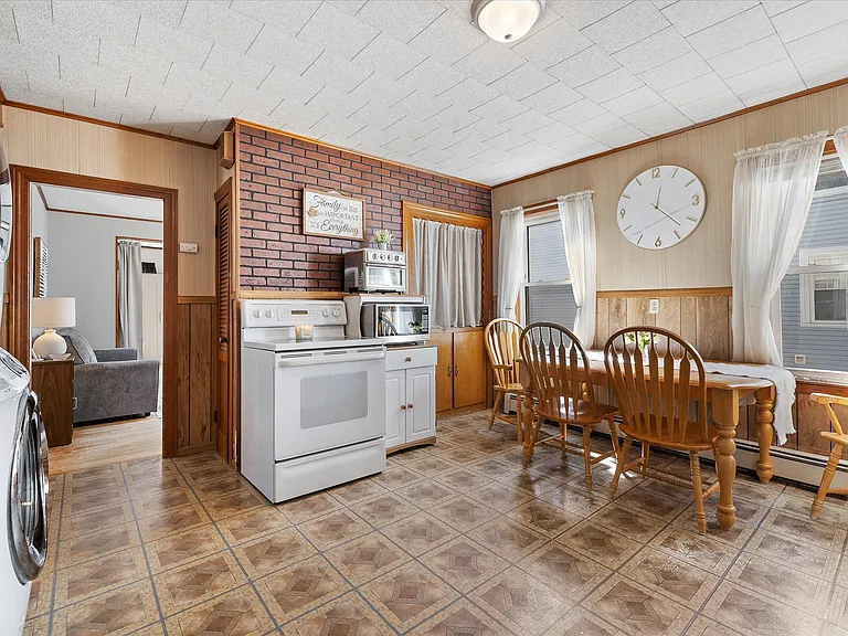 17 5th Ave #1 — Photo 3