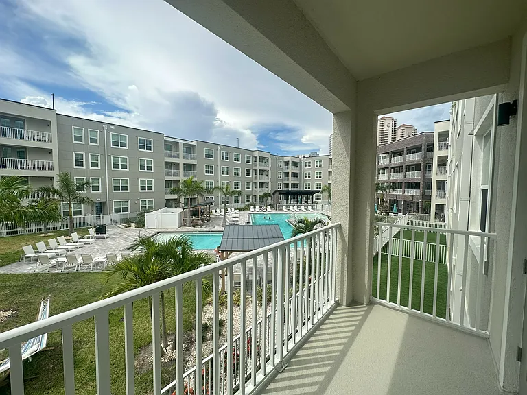 Triton Cay - Fort Myers — Photo 38