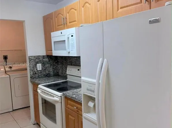 2870 NW 55th Ave APT 2B, Fort Lauderdale, FL 33313