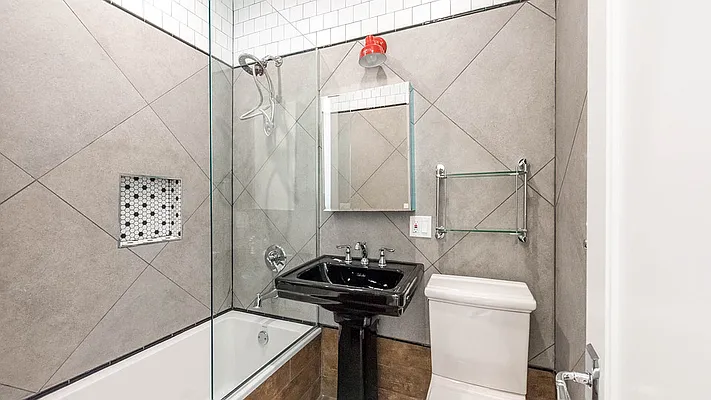 Rented by Nooklyn NYC LLC | media 45