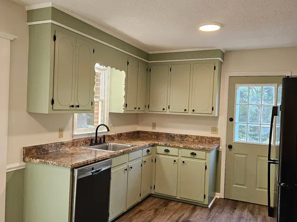 1009 Medfield Rd, Lugoff, SC 29078