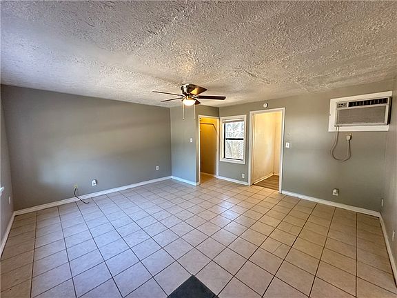 5th image of 207 Davis St #C