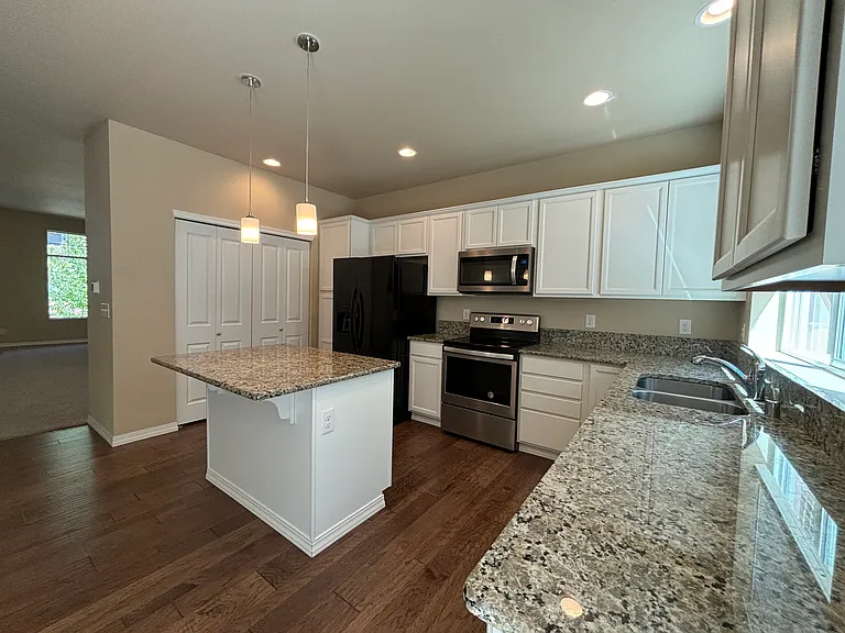 3676 SE Chesterton Dr — Photo 5
