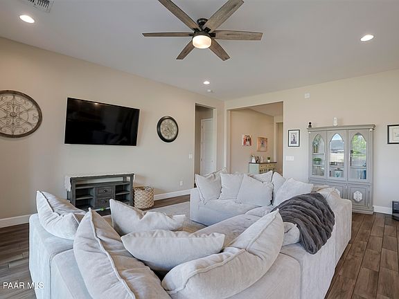 4th image of 6870 Claret Dr