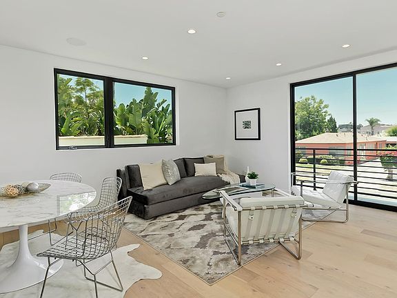 3rd image of 836 N Poinsettia Pl #836