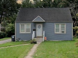 15 Van Wagner Rd, Lloyd, NY 12528