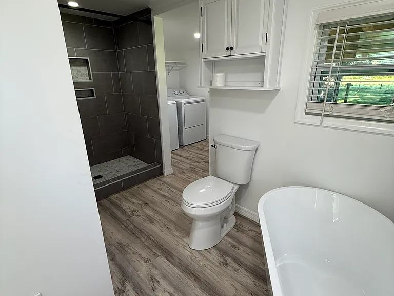 978 Bay Dr — Photo 4