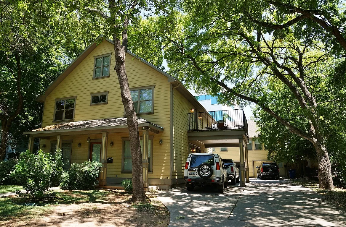 9 bed, 4000 sqft, $9,800 — Photo 1