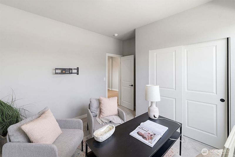 5th image of 5536 Kinross Road SW