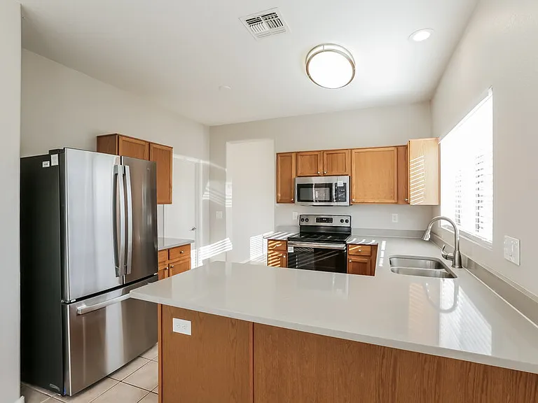 6412 W Hilton Ave — Photo 8