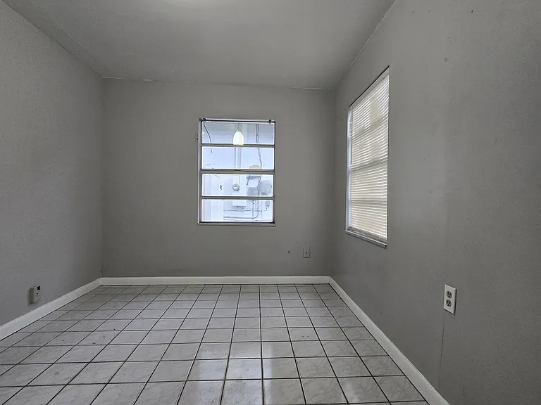 1317 W Hiawatha St — Photo 7