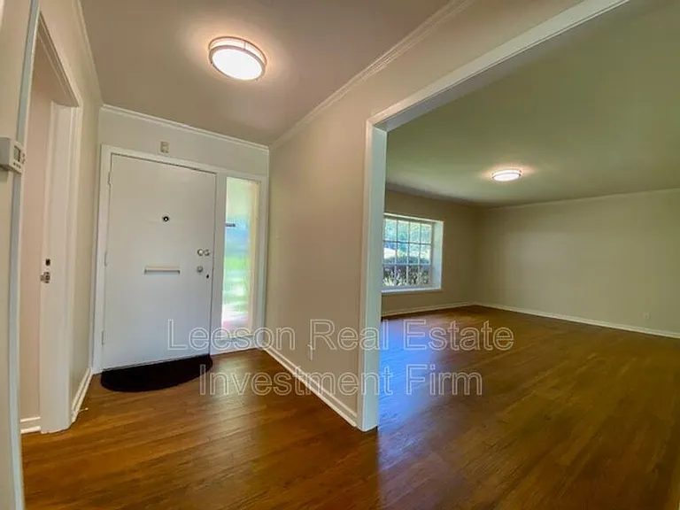 208 Bruce Ave — Photo 3