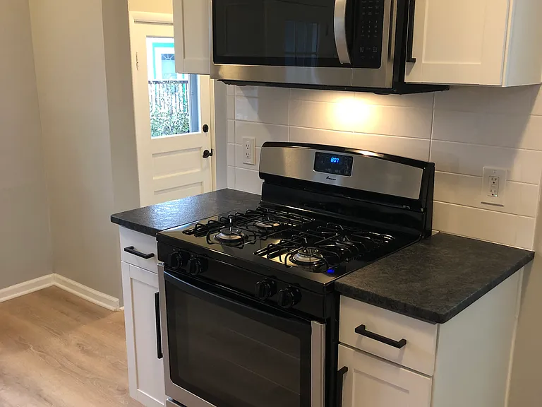 802 S Goodman St — Photo 5