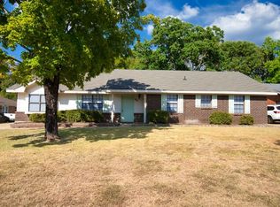 216 Azalea Dr, Millbrook, AL 36054